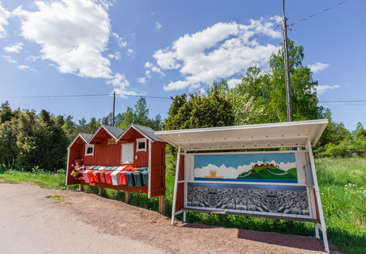 Kivimo busskur i Houtskär | Kivimon bussipysäkki Houtskarissa | The Kivimo village bus-stop in Houtskär