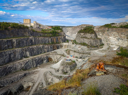 Barn av barn - Girl by the Girls | Staty vid dagbrottet i Pargas | Taidetta, Paraisten avolouhos | Art by the limestone quarry lookout of Pargas